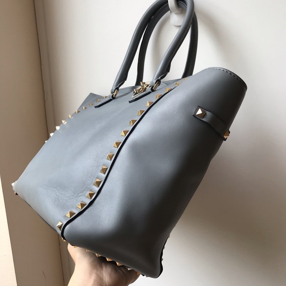 SOLD Valentino rockstud tote medium - Picture 2 of 8